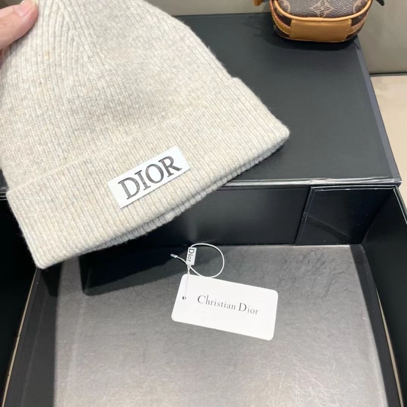 CHRISTIAN DIOR